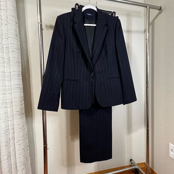 Vintage Chaps pinstripe wool suit set, women's 12 - Picture 5 of 10